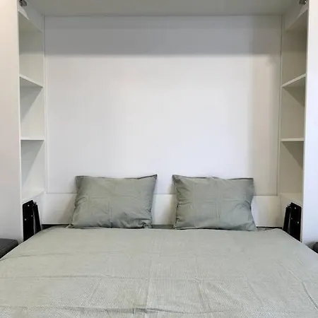 Wolfie Apartment, Center *