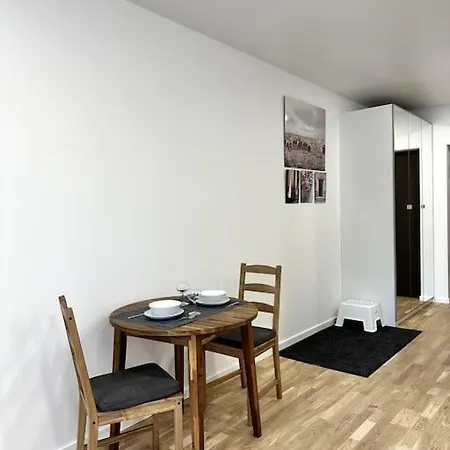 Wolfie Apartment, Center