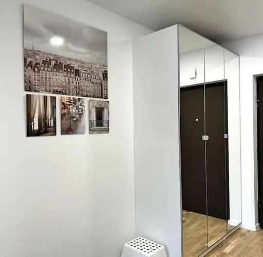 Wolfie Apartment, Center *