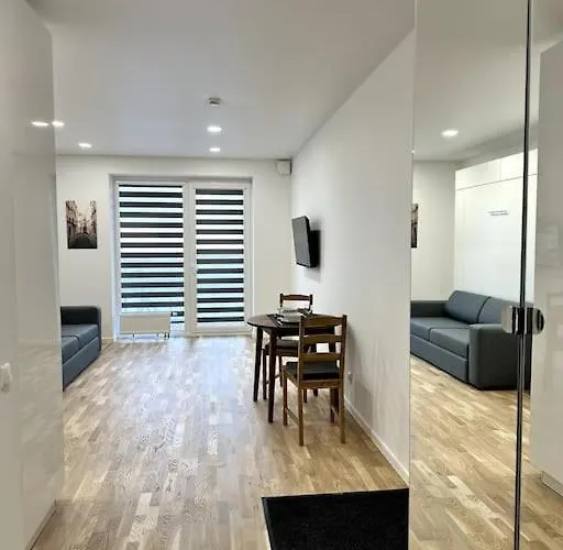 Wolfie Apartment, Center