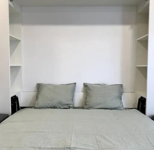 Wolfie Apartment, Center *