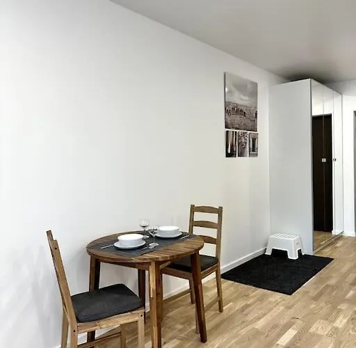 Wolfie Apartment, Center