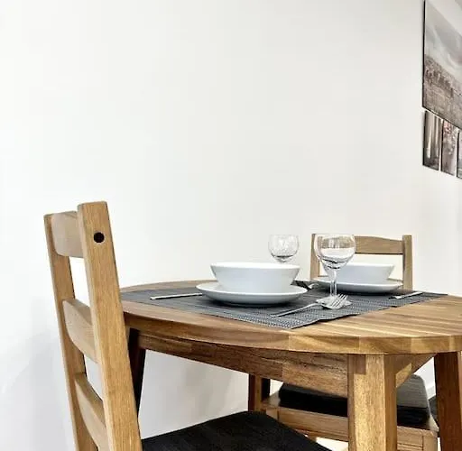 Wolfie Apartment, Center