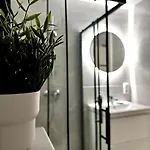 Wolfie Apartment, Center