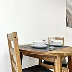 Wolfie Apartment, Center
