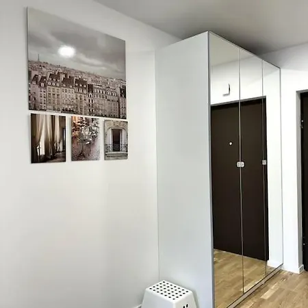 Wolfie Apartment, Center *