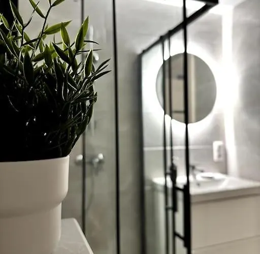 Wolfie Apartment, Center